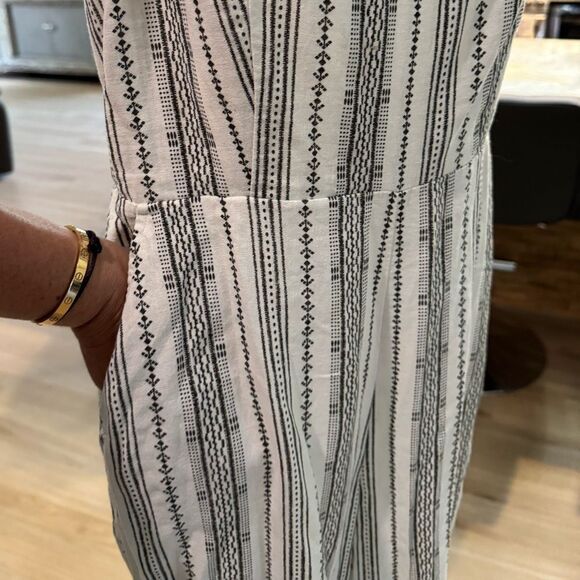 Old Navy Linen-Blend Geometric-Stripe Cami
Jumpsuit, Size Medium - Picture 5 of 10